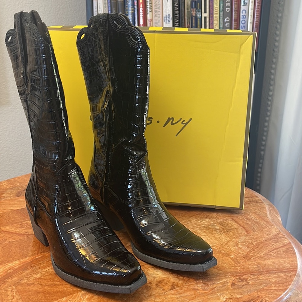 NIB  Circus NY | Black Croc-Embossed Jill Western Boot   ZL840